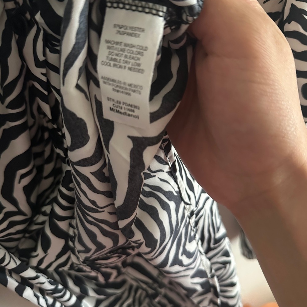 FASHION NOVA Zebra Collared Mini Dress SIZE MEDIUM Animal Short Mini Button Long - Picture 7 of 7